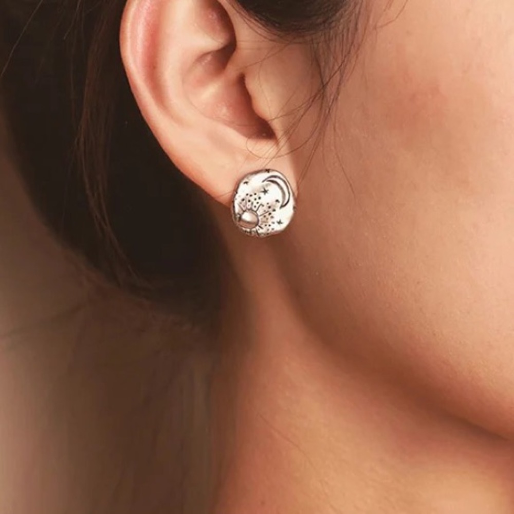 🎉 New Antiqued Silver Sun & Moon Stud Earrings set